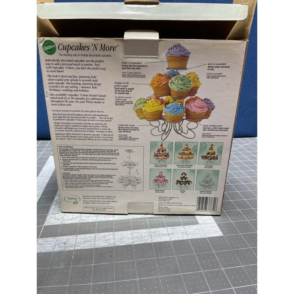 Wilton Cupcakes 'N More Dessert Stand - Holds 13 Cupcakes Décor 2005